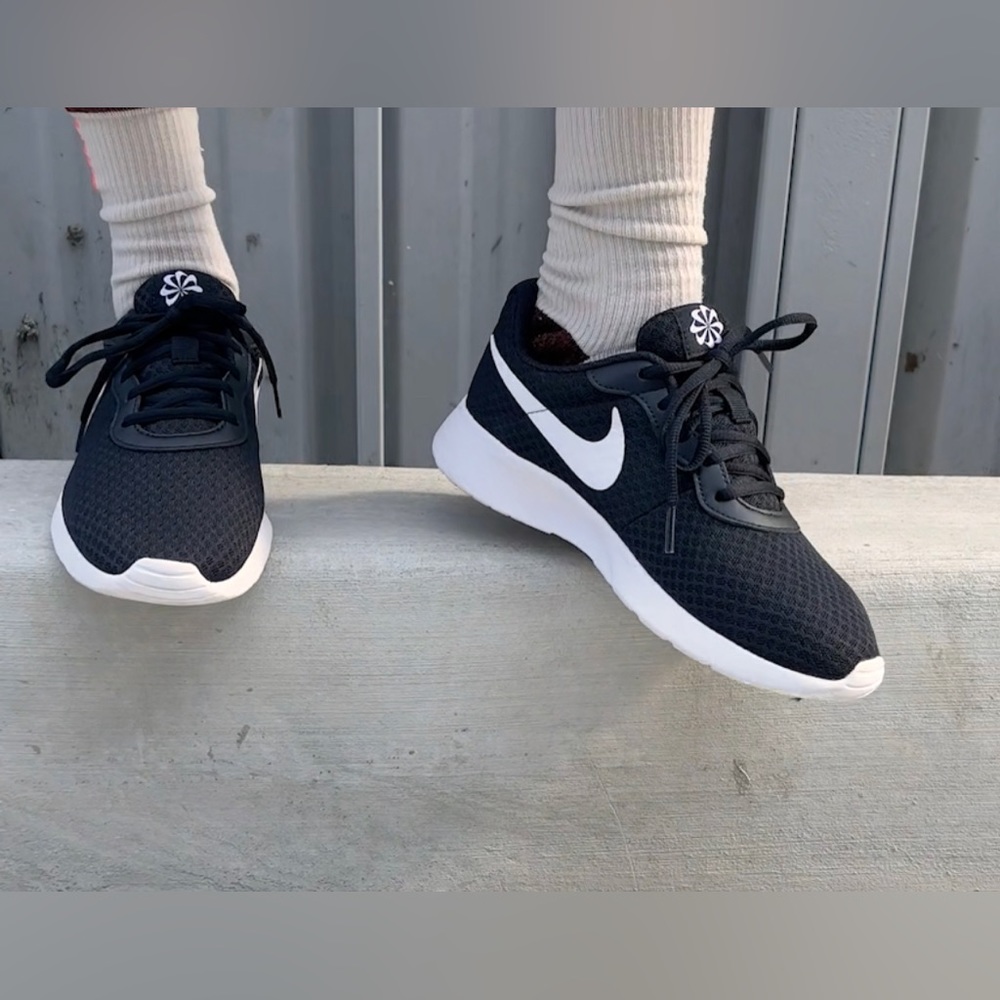 **BRAND NEW** Nike Tanjun Women's Shoes